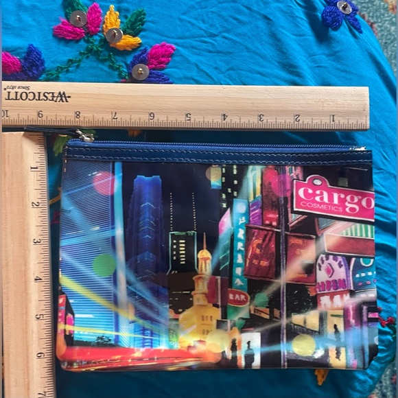 Vivid Cargo cosmetics zip up cosmetic bag. Message to approximately 8 x 6“. GUC - Picture 8 of 8